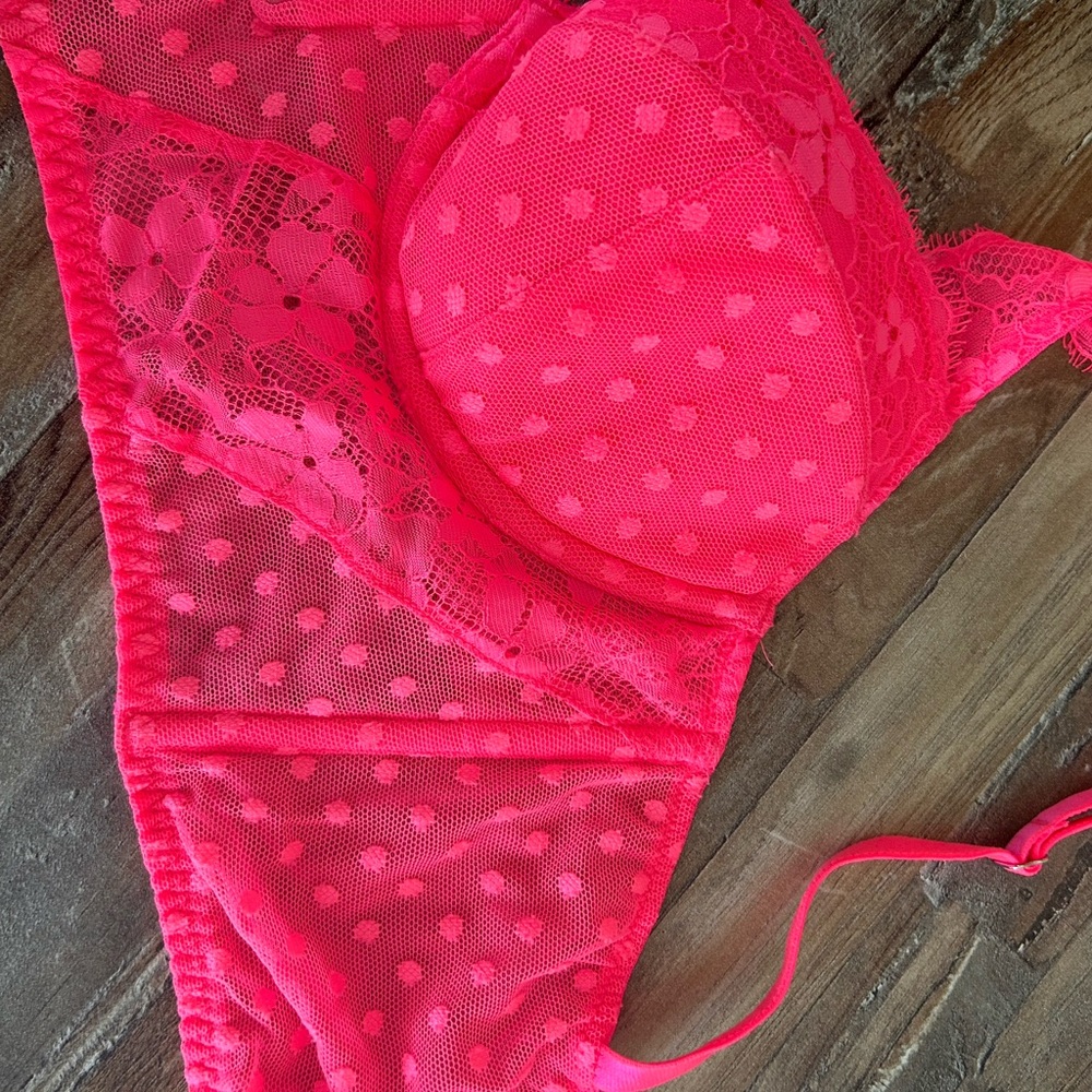 Victoria’s Secret 34B - Picture 8 of 9